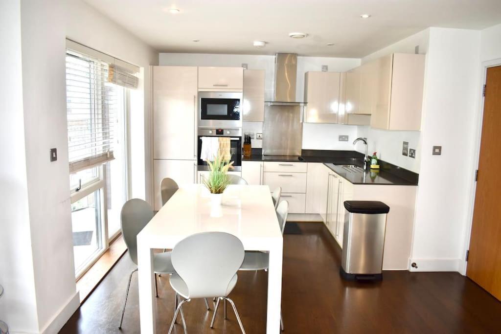 2 Bed In Southwark Apartament